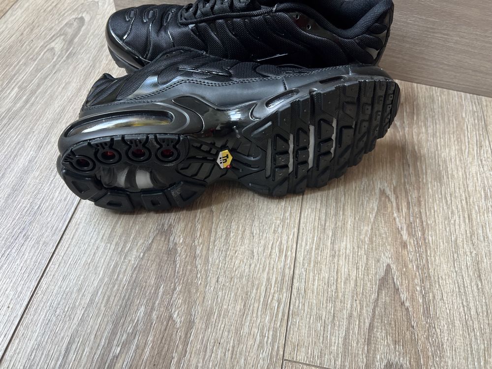 Nike Air Max Plus Triple Black