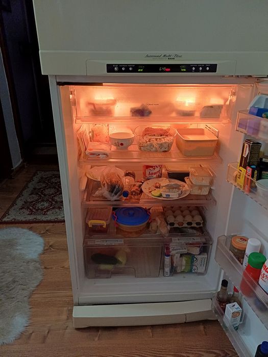 Vând frigider cu 2 usi