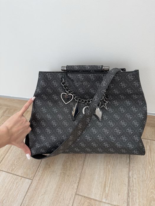 Guess дамска черна чанта