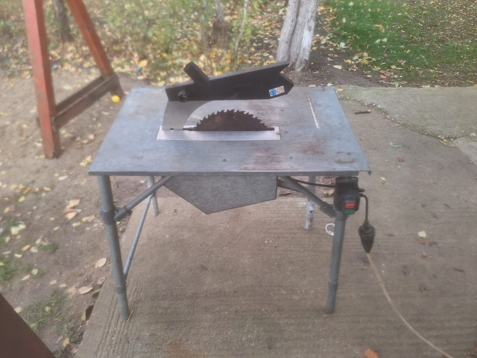 Circular cu masă INCA