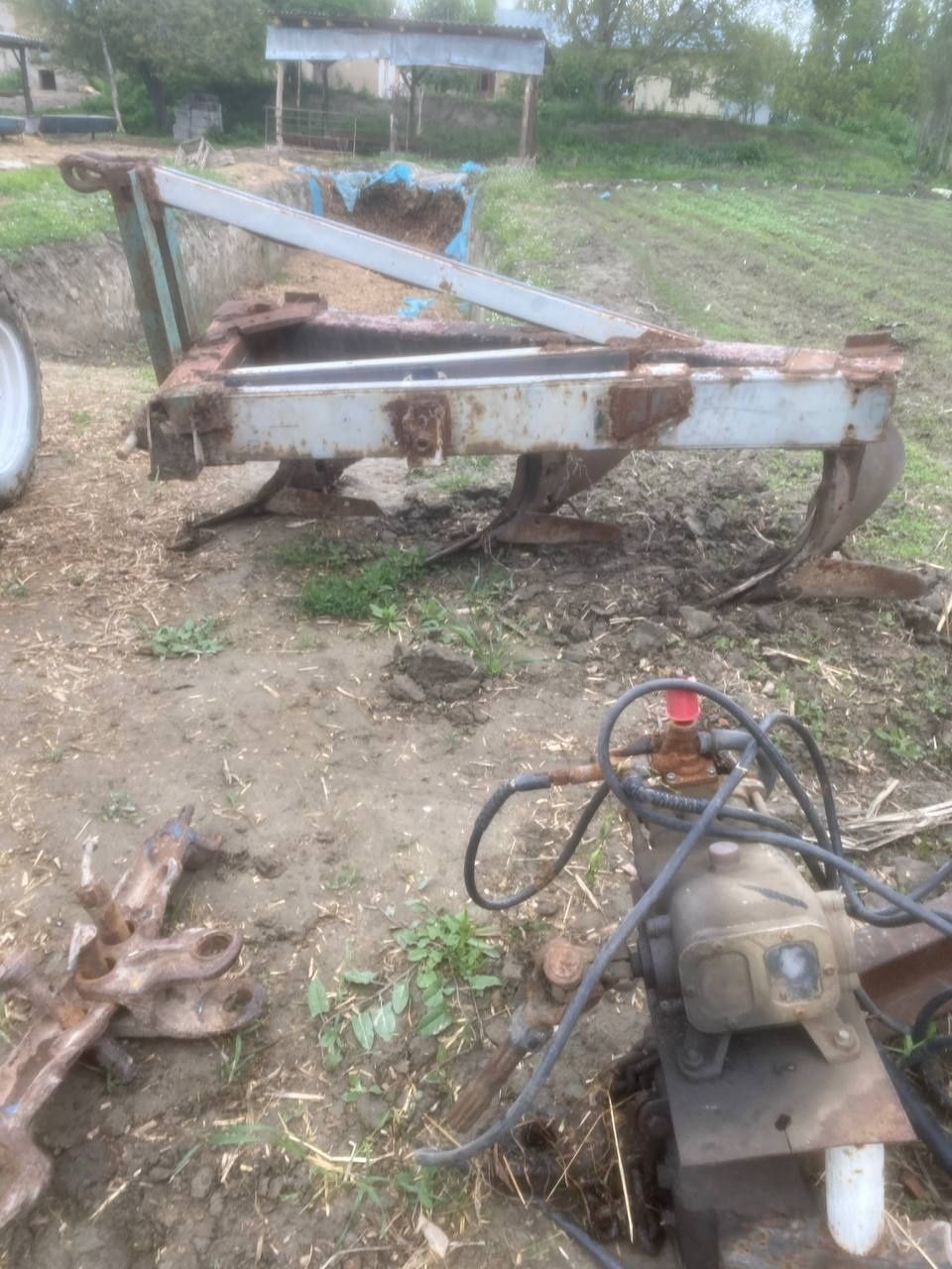 Traktor Srochna Sotiladi