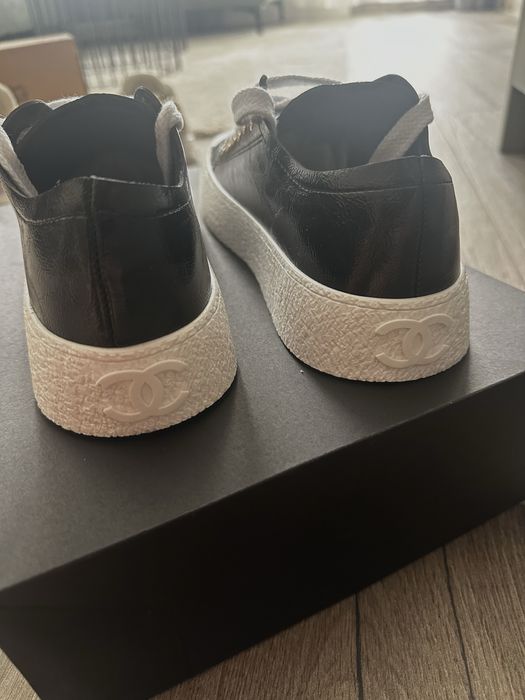 Обувки Chanel black swan