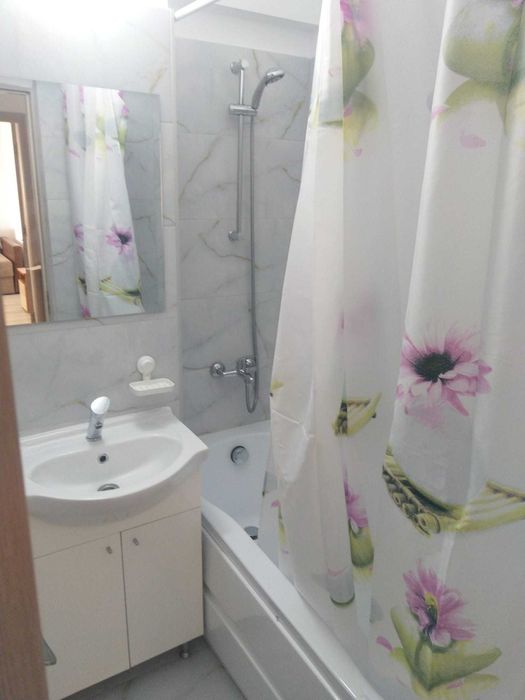 Închiriez garsonieră