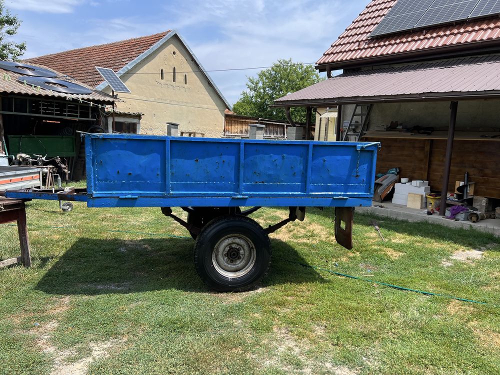 Remorca dupa tractor pe o axa