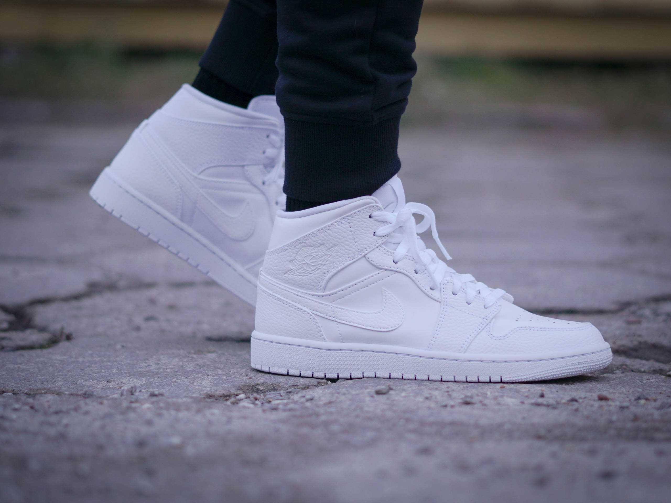 НОВИ Nike Air Jordan 1 Mid Triple White ОРИГИНАЛ мъжки маратонки 45,5