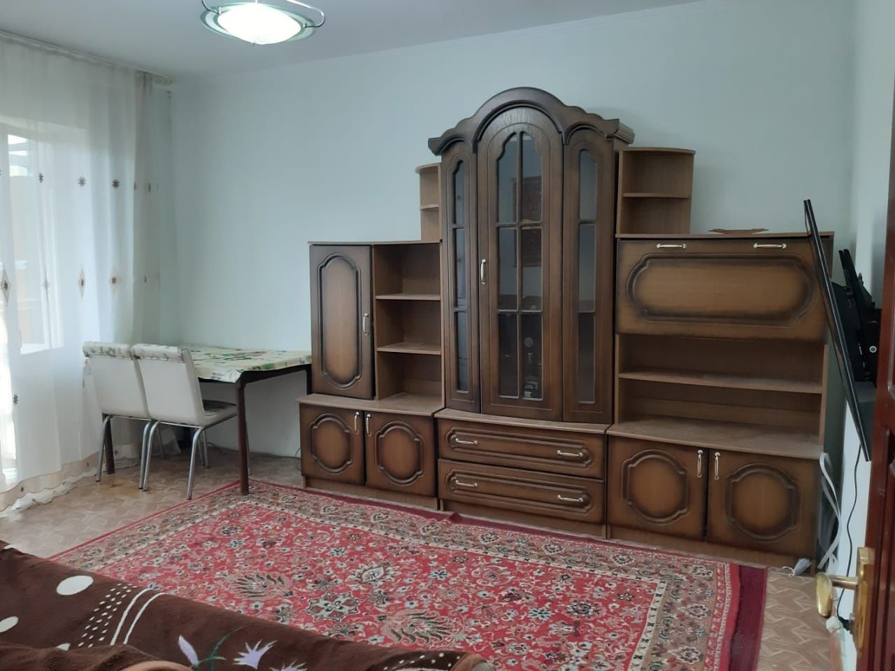 2-комн., 6 мкр., 4 этаж (лоджия, кирпич, улучшенная)