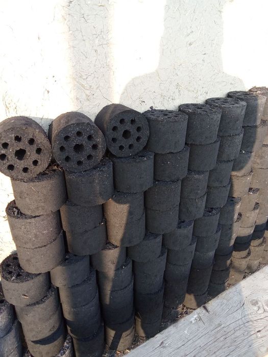 Briket ko'mirlar mavjud juda arzon narxlarda 3 soat yonadi