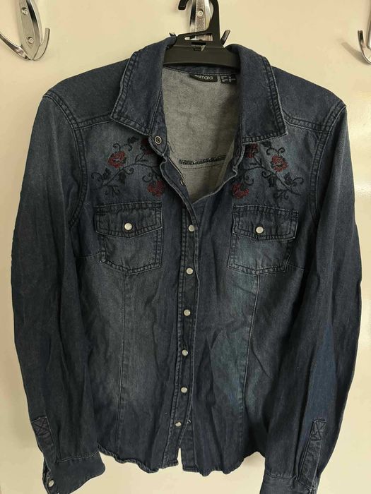 Бяла и дънкова риза и жилетка 158/164. И трите са за 20лв