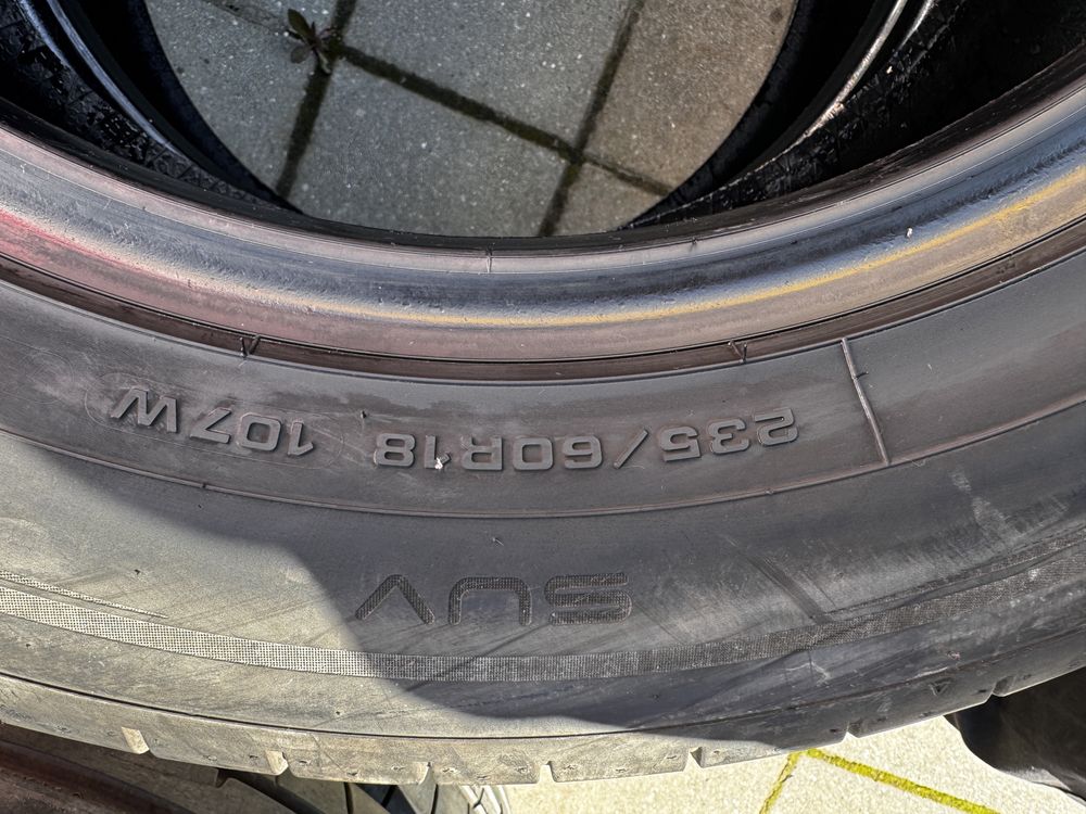 Vand 4 caucicuri 255/55R18 și 235/60R18