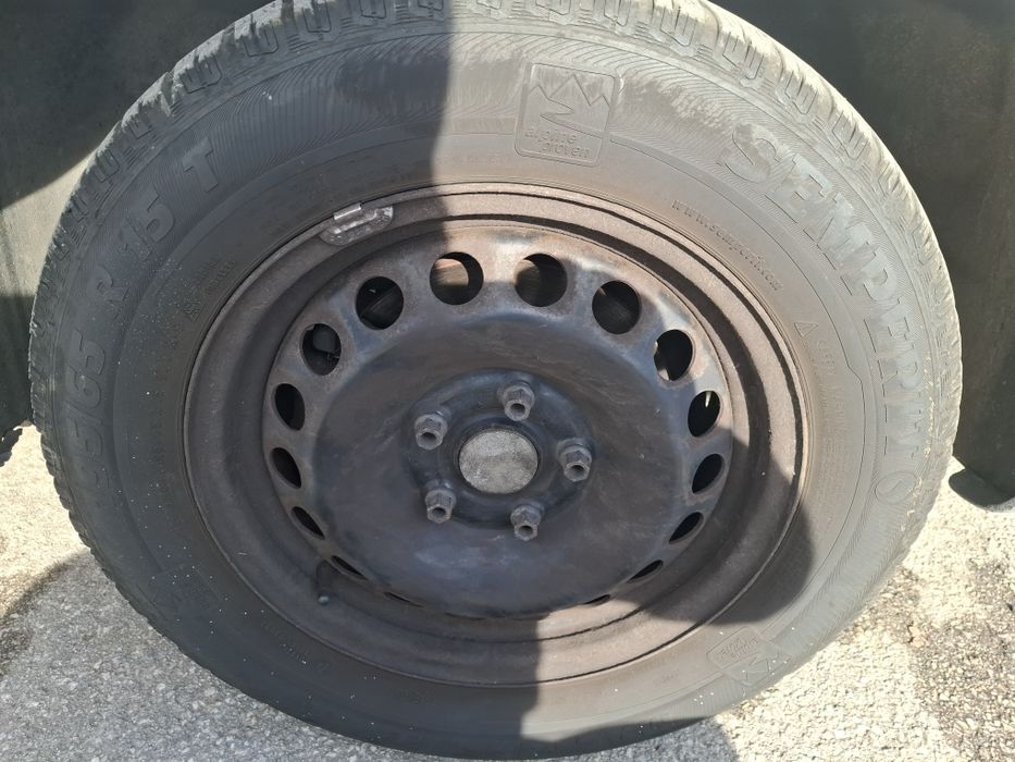 Метални джанти 5×112/15" със зимни гуми 195/65/15" + тасове