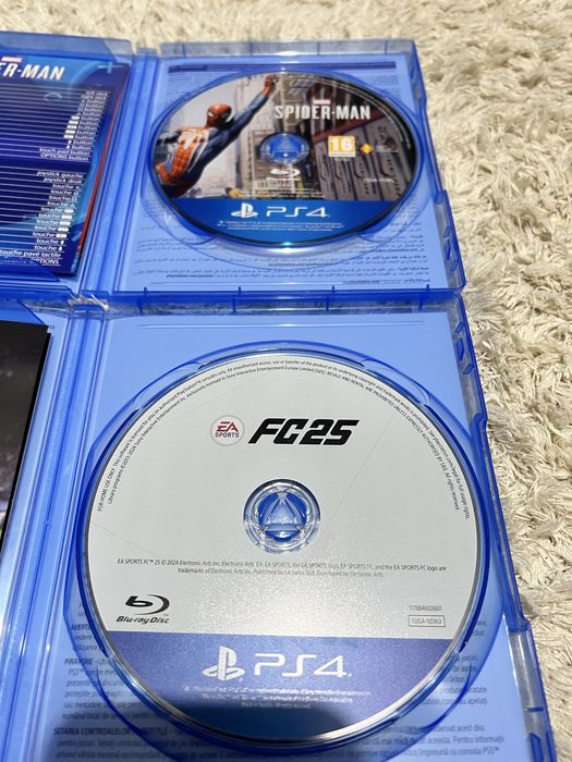 Vand Playstation4, 2 manete, 2 jocuri.Urgent!!