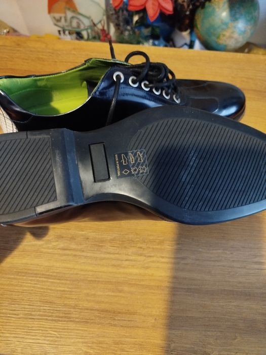 Pantofi din piele naturală lăcuită marca Portugalia