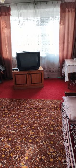 Продам двух комнатную квартиру ,