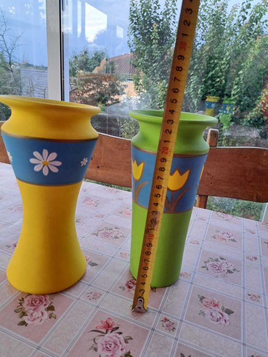 Vand 2 vaze ceramica , anii 80, deosebite, 23 cm inaltime