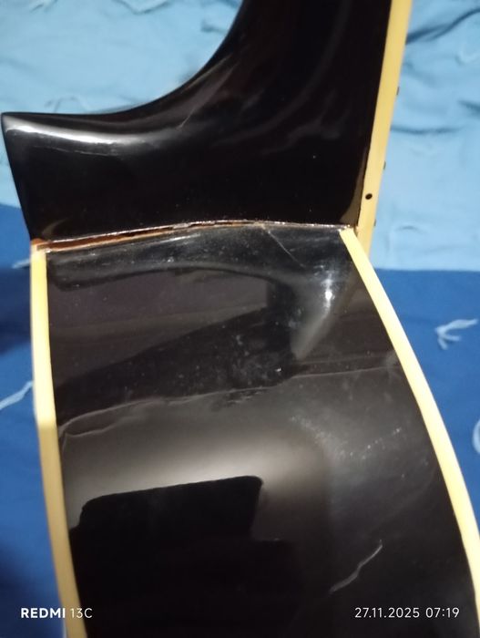 Старая сломанная гитара Martinez FAC-502говорят что ценная