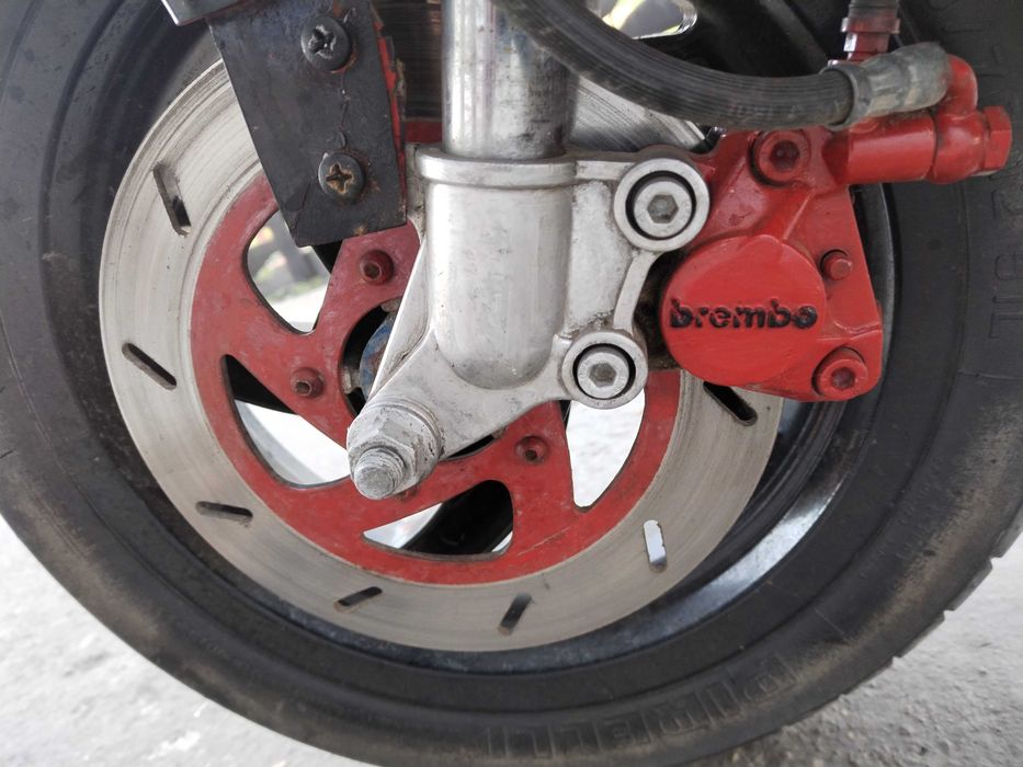 Vând scuter GILERA RUNNER care funcționează perfect.