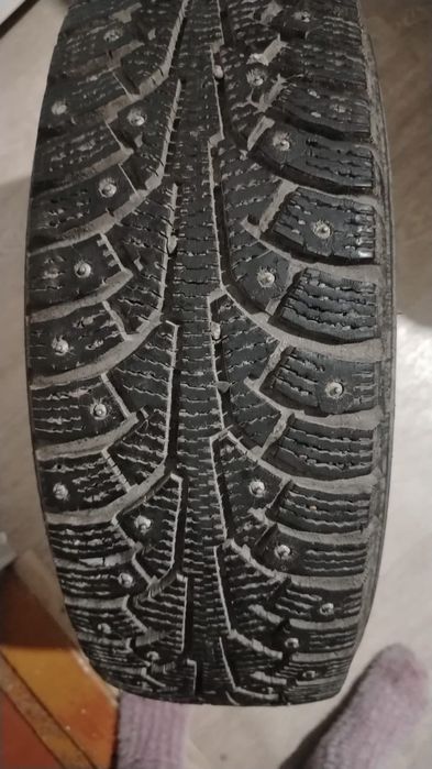 продам зимние шины (шипы)