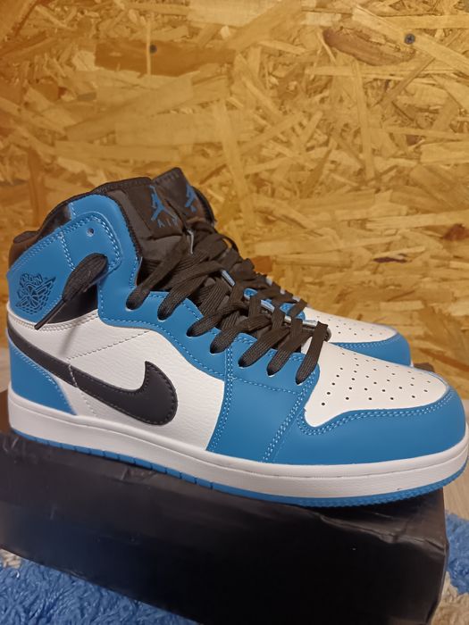 Vând Nike Jordan