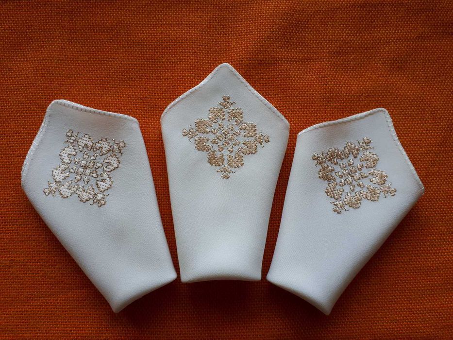 Ръчно бродирани копринени кърпички-български мотиви 4 вида,и с дантела