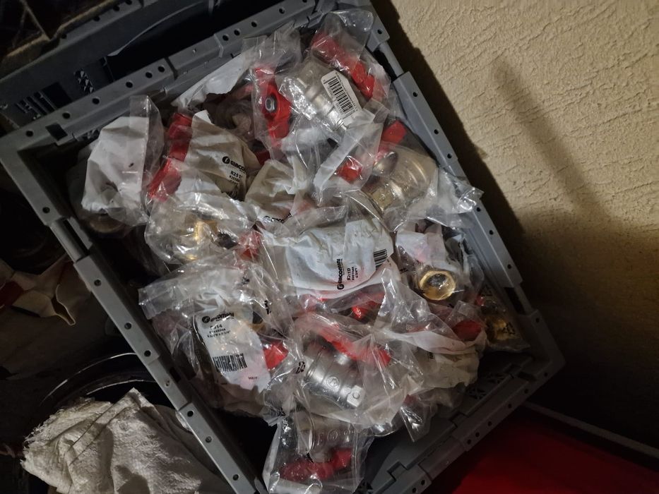 Vând actuator, distribuitor uponor