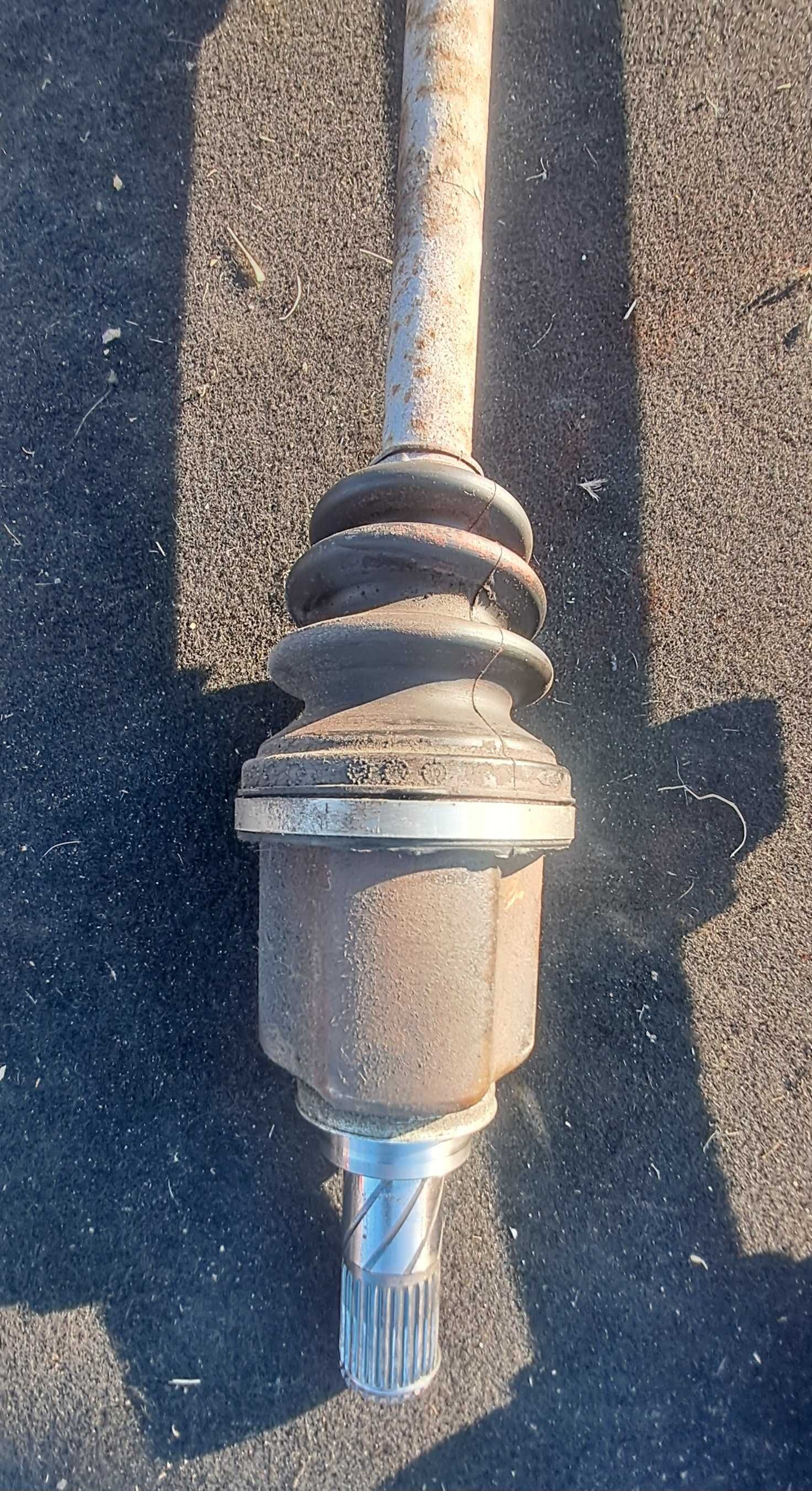 Полуоска лява и дясна от NISSAN MICRA K12 1.2I 80К.С 2009г.
