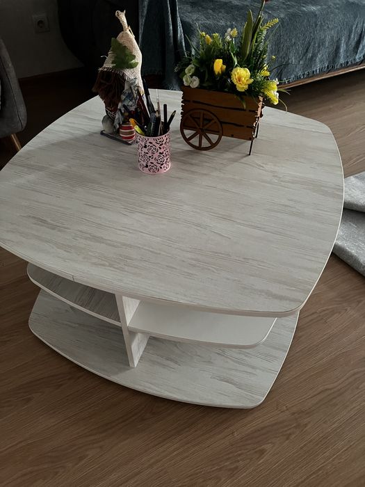 Письменный столик продам