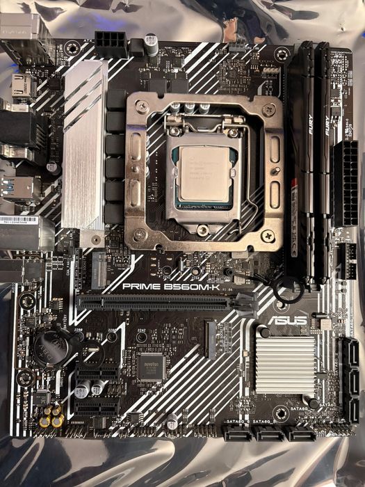 Placa de baza, memorie ram, cooler.