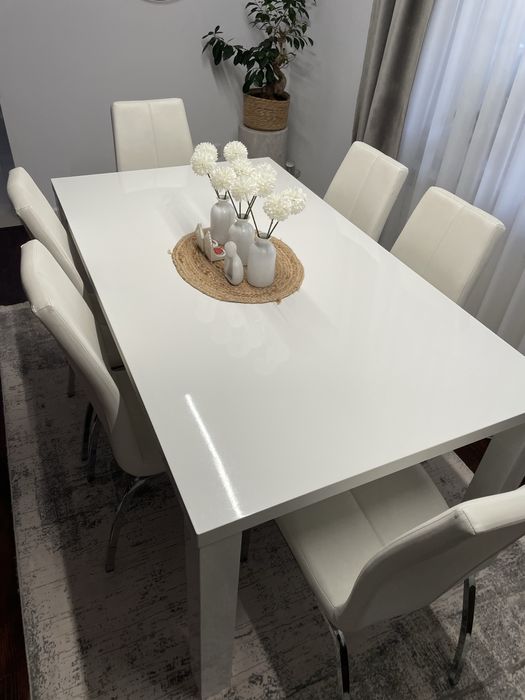 Masa de 6 persoane cu scaune