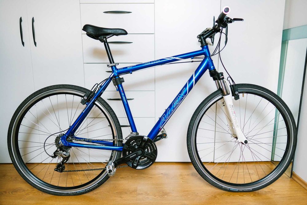 Bicicleta cross Trekking roti 28, frane hidraulice, echipata shimano