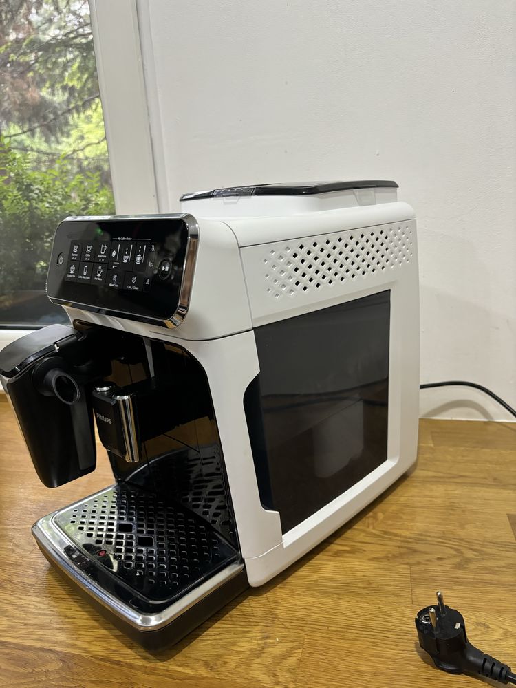 Espressor automat Philips EP3243/50, sistem de lapte LatteGo