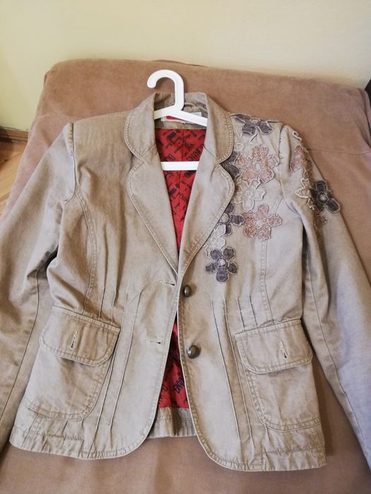 Vând costum fusta+sacou mărime 40