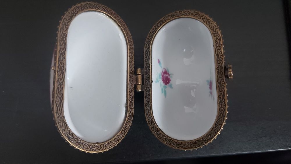 Set cutiuțe porțelan cu balama stil Victorian
