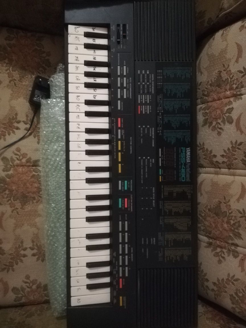 Yamaha pss 480, cu ritmuri