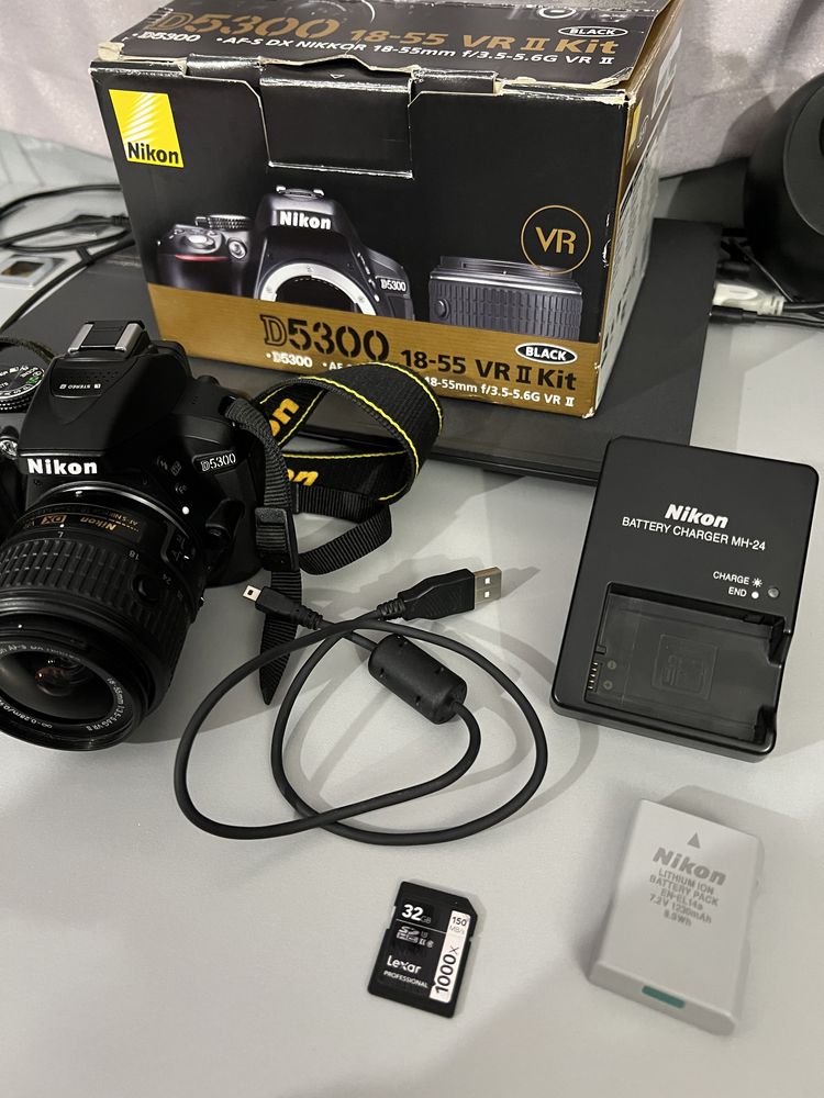 Aparat foto Nikon DSLR D5300 Kit