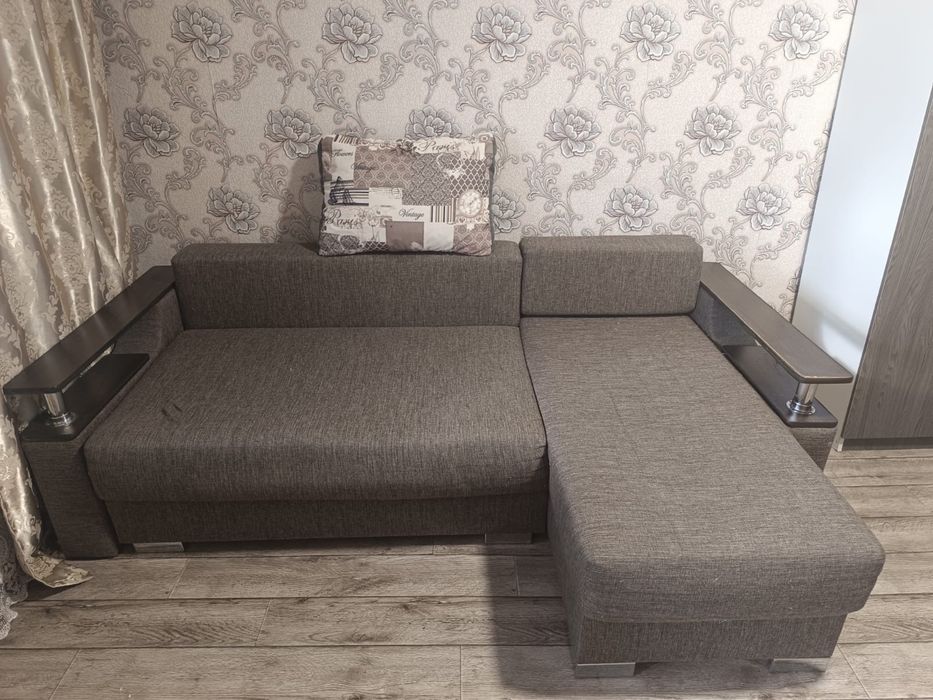 Диван трехместный