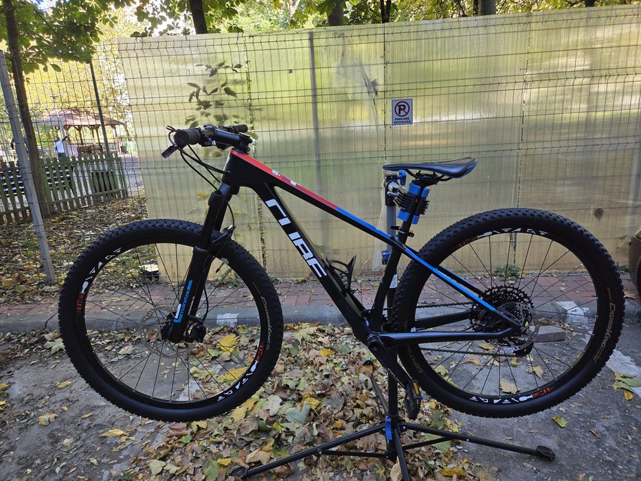 Bicicleta CUBE REACTION - carbon