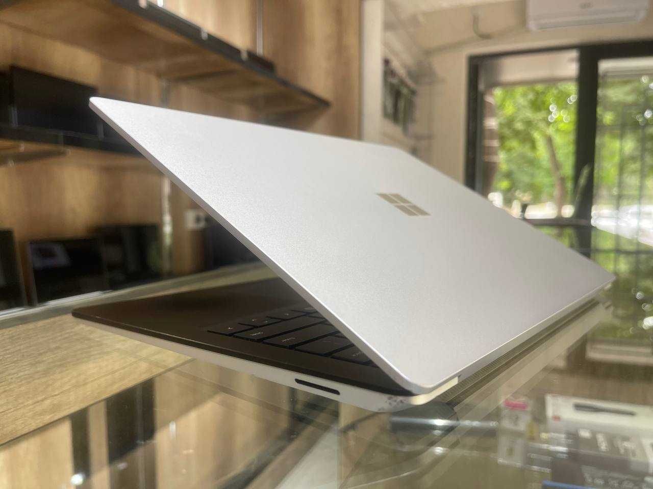 Microsoft Surface laptop 3 Core i7-1065G7 ram 16 ssd 256