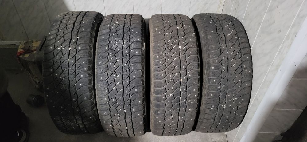 Продам резину в отличном состоянии 235/55 R18