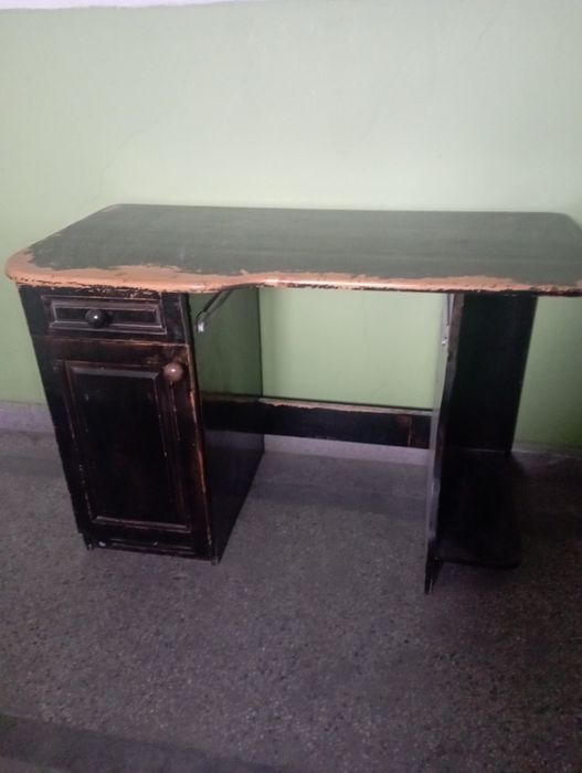 Масивно бюро от чам