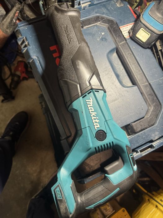 Fierastrau sabie Makita djr 186 cu perii impecabil