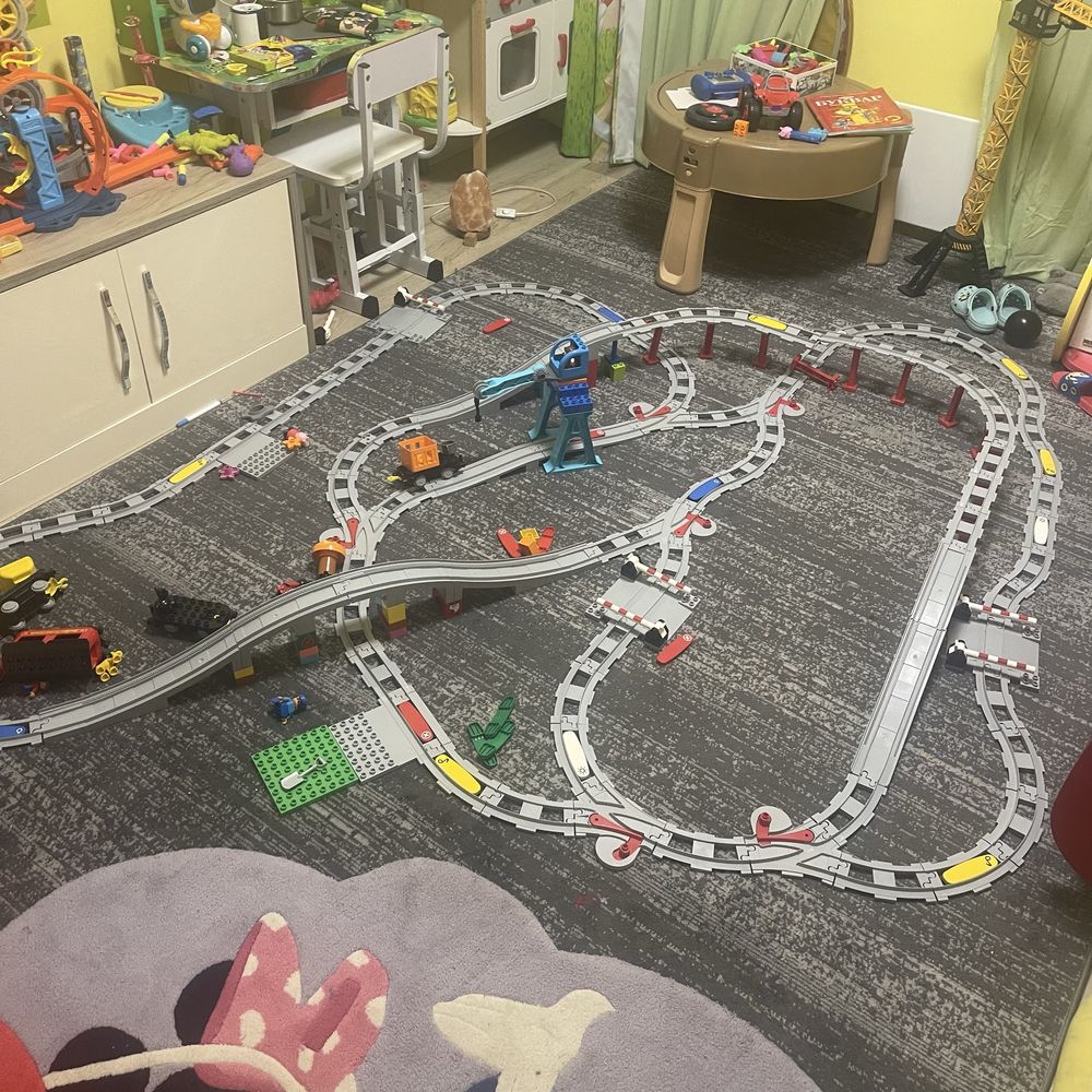 Влак lego duplo. Товарен влак и пътнически