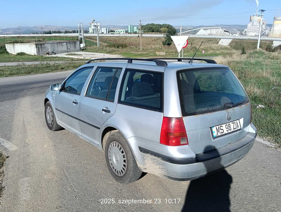 Vând Volkswagen Golf 4