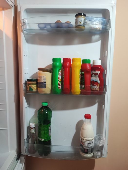 Продавам хладилник с фризер whirlpoor