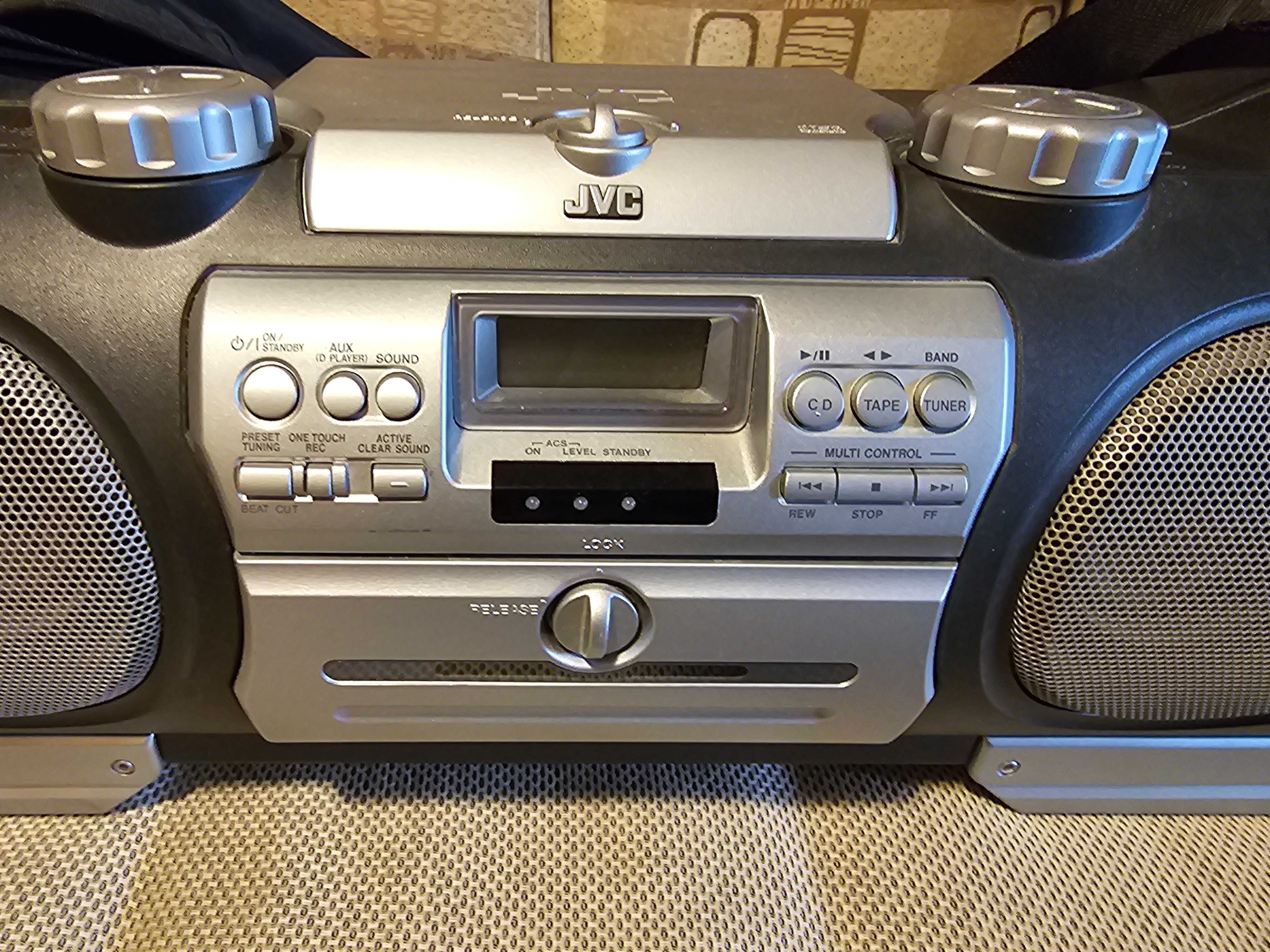 Продавам касетофон със CD MP3 плеър JVC Powered woofer