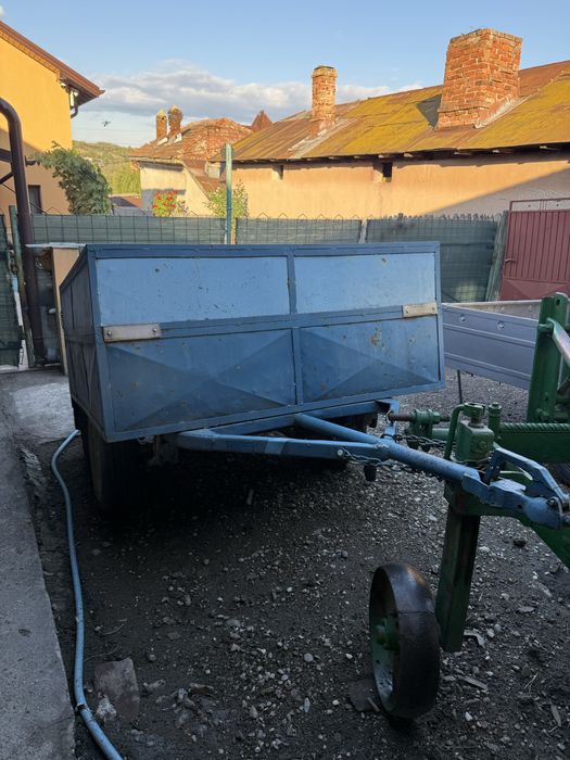 Vand sau schimb remorca si caruta