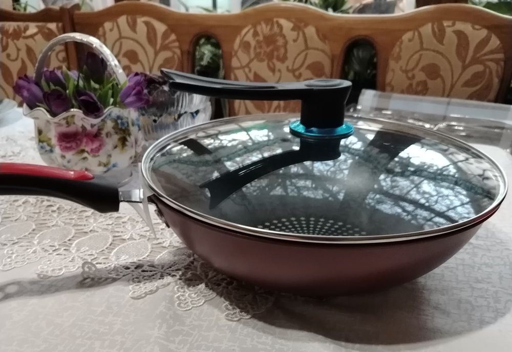 Новая, большая сковорода. DIAMOND