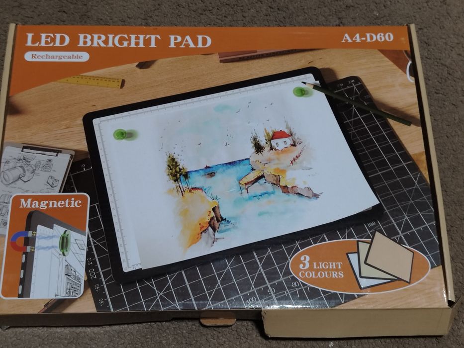 LED Bright Pad (Placă luminoasă LED), model A4-D60.
Acest produs este