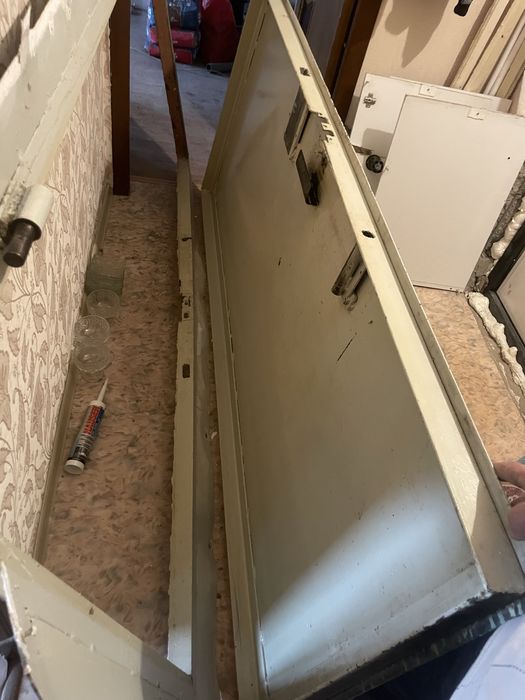 Дверь бу входная железо