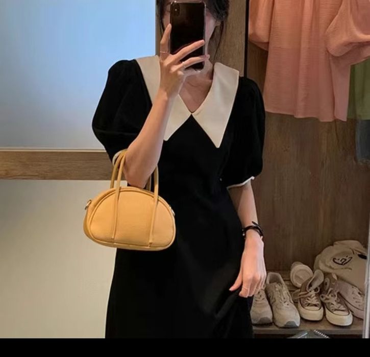 Платье с воротником