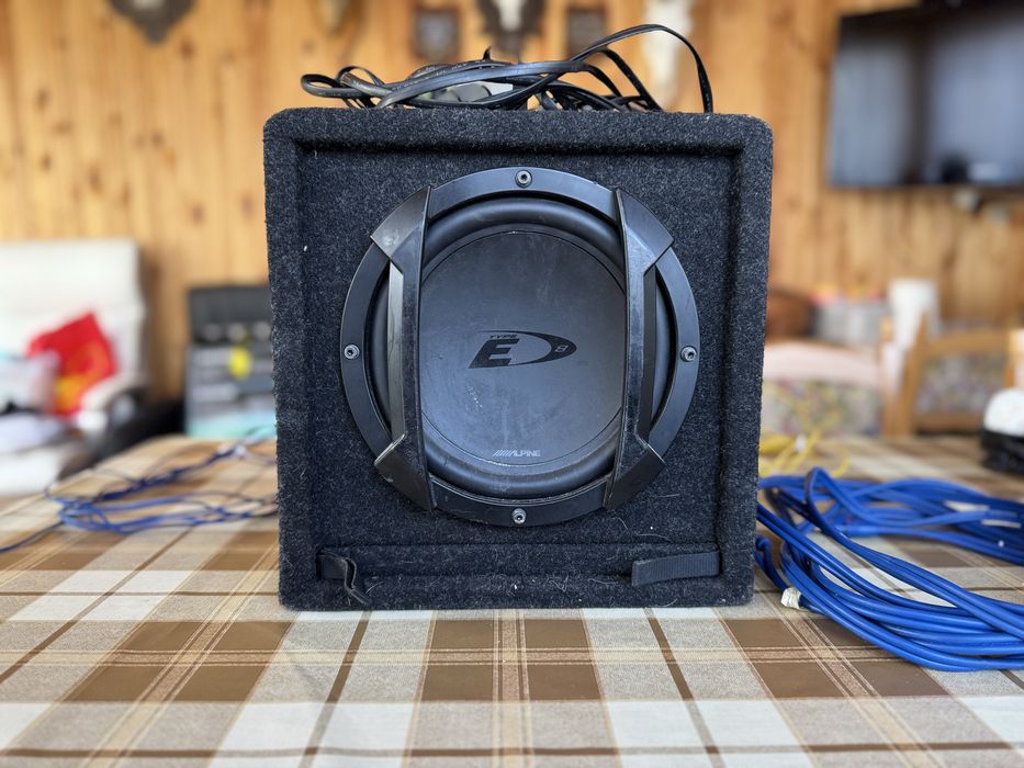 Alpine SWE-815 – Активен субуфер с дистанционно
